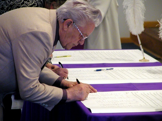 Member signing the Covenant